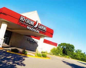 كومفرت إن آند سويتس ماديسون - آيربورت - ماديسون (ويسكونسن) - مبنى