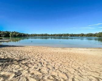Awesome Stacaravan In Hoogersmilde - Hoogersmilde - Playa