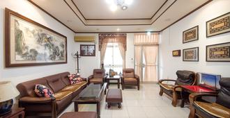 Tainan Travel Inn - Chenggong Univ - Tainan City - Living room