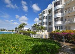 Beachfront 2-Bed Condo with Plunge Pool - Indramer 1 - Oistins - Building