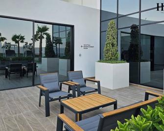 7 By Aurora 202 - Dubai - Patio