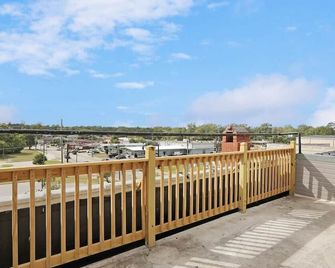 Penthouse Loft- Balcony Over Downtown Statesboro - Metter - Балкон