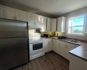2 Bedroom Downtown and near Waterfront - Cornwall - Kuchyň