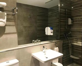 Hotel Mirador - Velilla de San Antonio - Bathroom