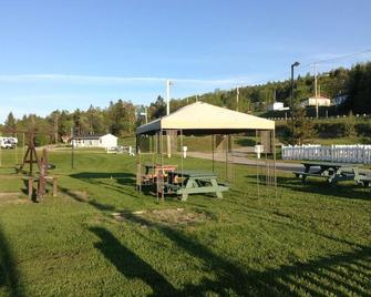 Motel & Camping Fort Ramsay - Gaspé - Patio