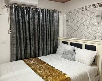 Odyssey Suites - Georgetown - Bedroom