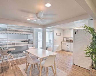 Rockaway Beach Condo - Beach Access Nearby! - Rockaway Beach - Dining room