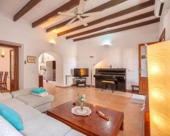 Holiday Home Maria Fumet by Interhome - Capdepera - Wohnzimmer