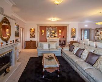 Al Meida Guesthouse - Albufeira