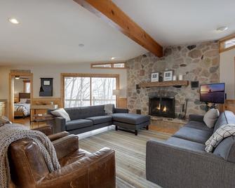 Newly Remodeled 7 Bedroom Retreat on West Gull Lake - Nisswa - Living room