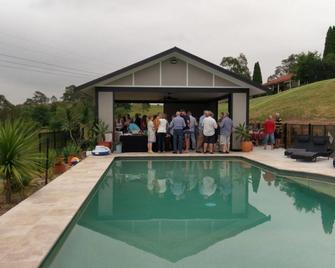 Sovereign Hill Country Lodge And Vineyard - Rothbury - Pool