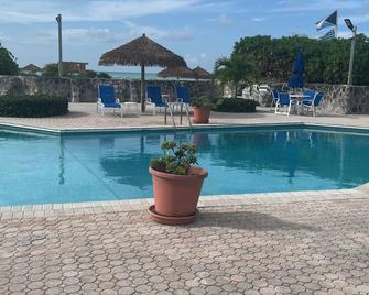 Treasure Cay Beach Villa Magic - Treasure Cay - Pool