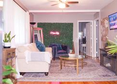 The Green House - Nashville - Living room