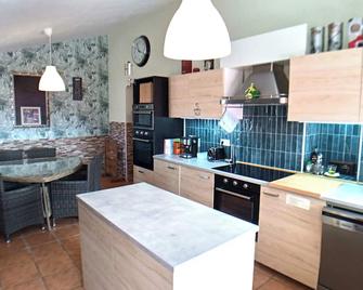 2Bedrooms - 2Bathrooms - Saltwater Pool - Parking - Arboleas - Kitchen