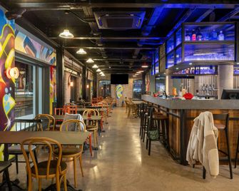 موكسي كورك - كورك - بار