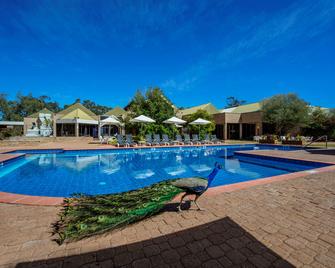 DoubleTree by Hilton Hotel Alice Springs - Alice Springs - Zwembad