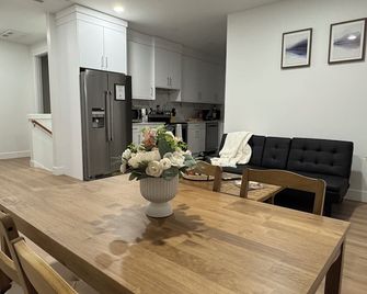 Cozy Hidden Gem 2-bedroom apartment with AC, WiFi in pleasant SeaTac - SeaTac - Dining room