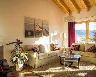 Apartment in an idyllic location and great views - Rosenfeld - Living room