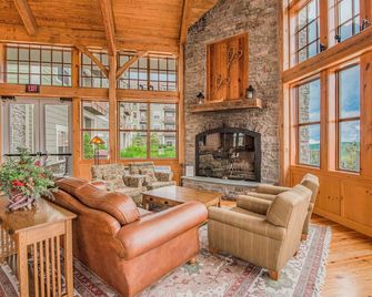 Soaring Eagle 315, Cozy Studio - Snowshoe - Salon