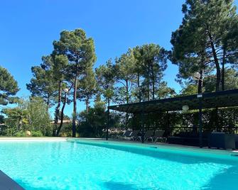 Les Sables d'Ocre - Roussillon - Zwembad