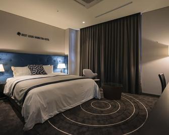 Best Louis Hamilton Hotel Changwon - Changwon - Bedroom