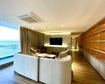 Symphony of The Sea Hotel - Chonburi - Stue