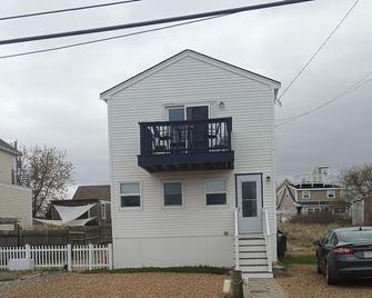 Plum Island place 5 minute walk to beach 9 minute walk to point - Newburyport - Building