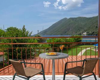 Menes Hotel - Desimi - Balcony