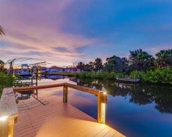 Waterfront Port Charlotte Vacation Rental with Dock! - Port Charlotte - Pool