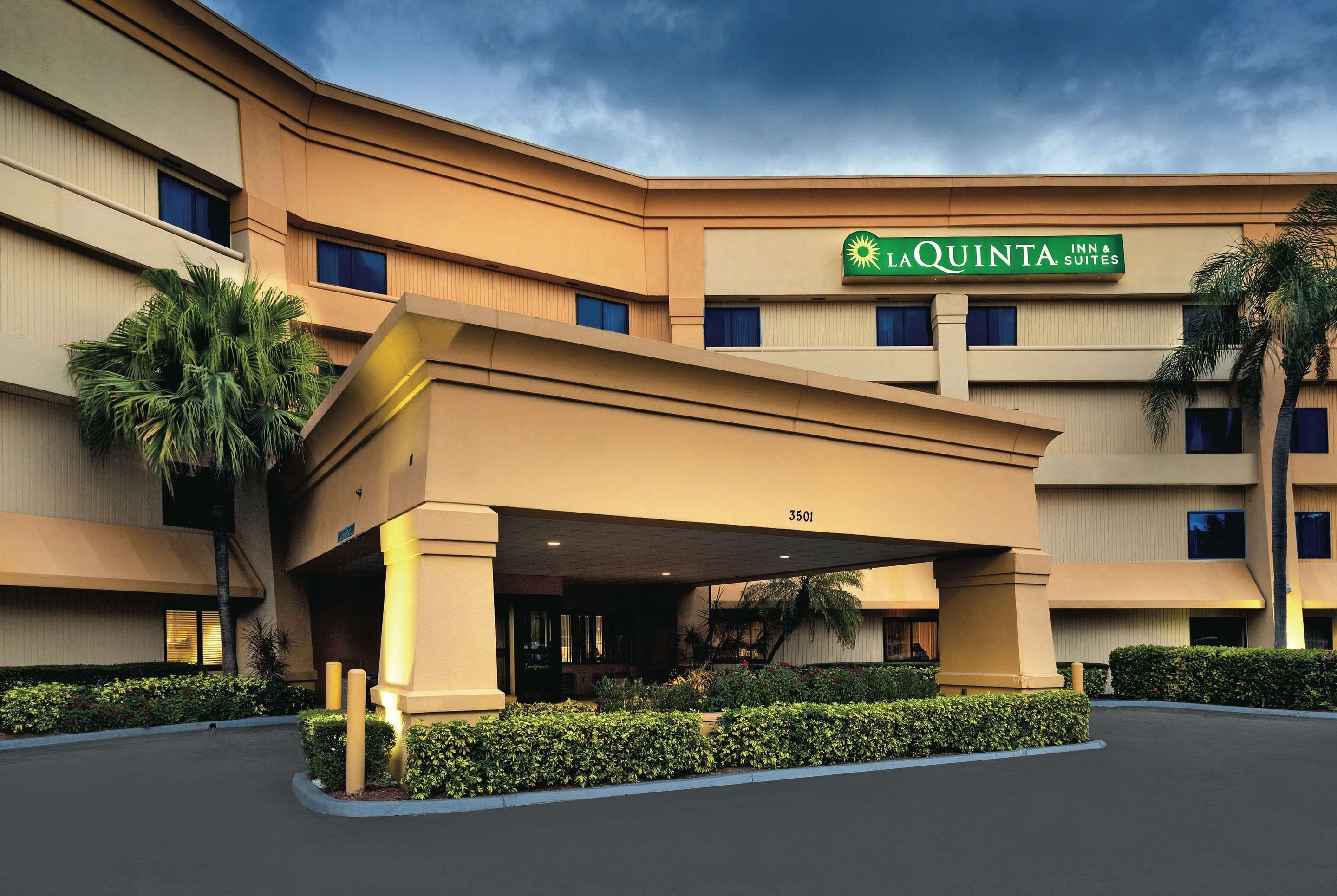 La Quinta Inn Suites By Wyndham Miami Airport East Aed 394