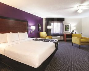 La Quinta Inn & Suites by Wyndham Miami Airport East