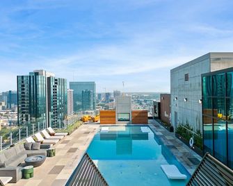 Modern 1BR Condo on Rainey St - Pool & Views - Austin - Uima-allas