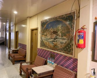 Srk Hotel - Mumbai - Lobby
