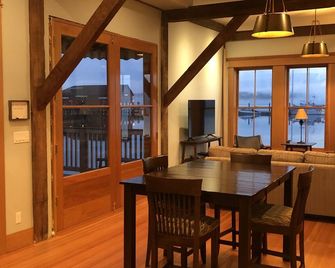 Salty Vons - Lower Waterfront Suite - Coupeville - Dining room