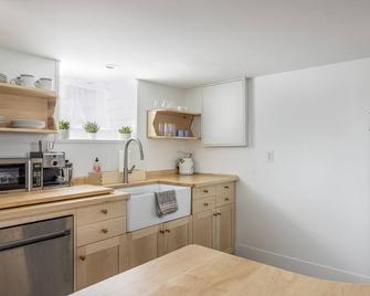 Newly Renovated Apartment in Willard Square Area of South Portland, Maine. - South Portland - Kitchen