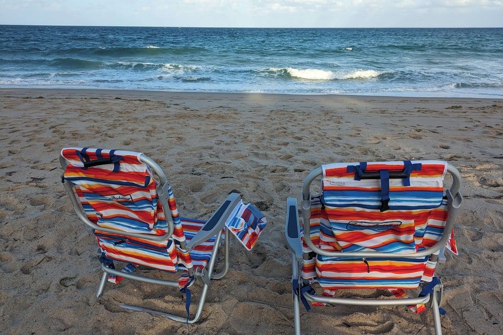 Fun-Sized Haven! Shared Heated Pool n Spa! Beach 1.4 mi! Walkable to Food n Fun - فورت لاودردال - شاطئ