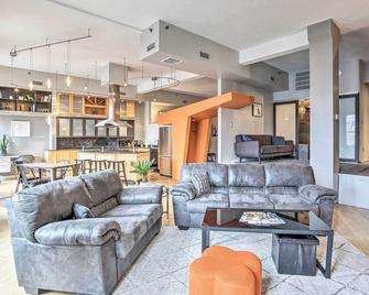 Dtwn Cleveland Condo Walk to Stadiums and Museums - Cleveland - Oturma odası