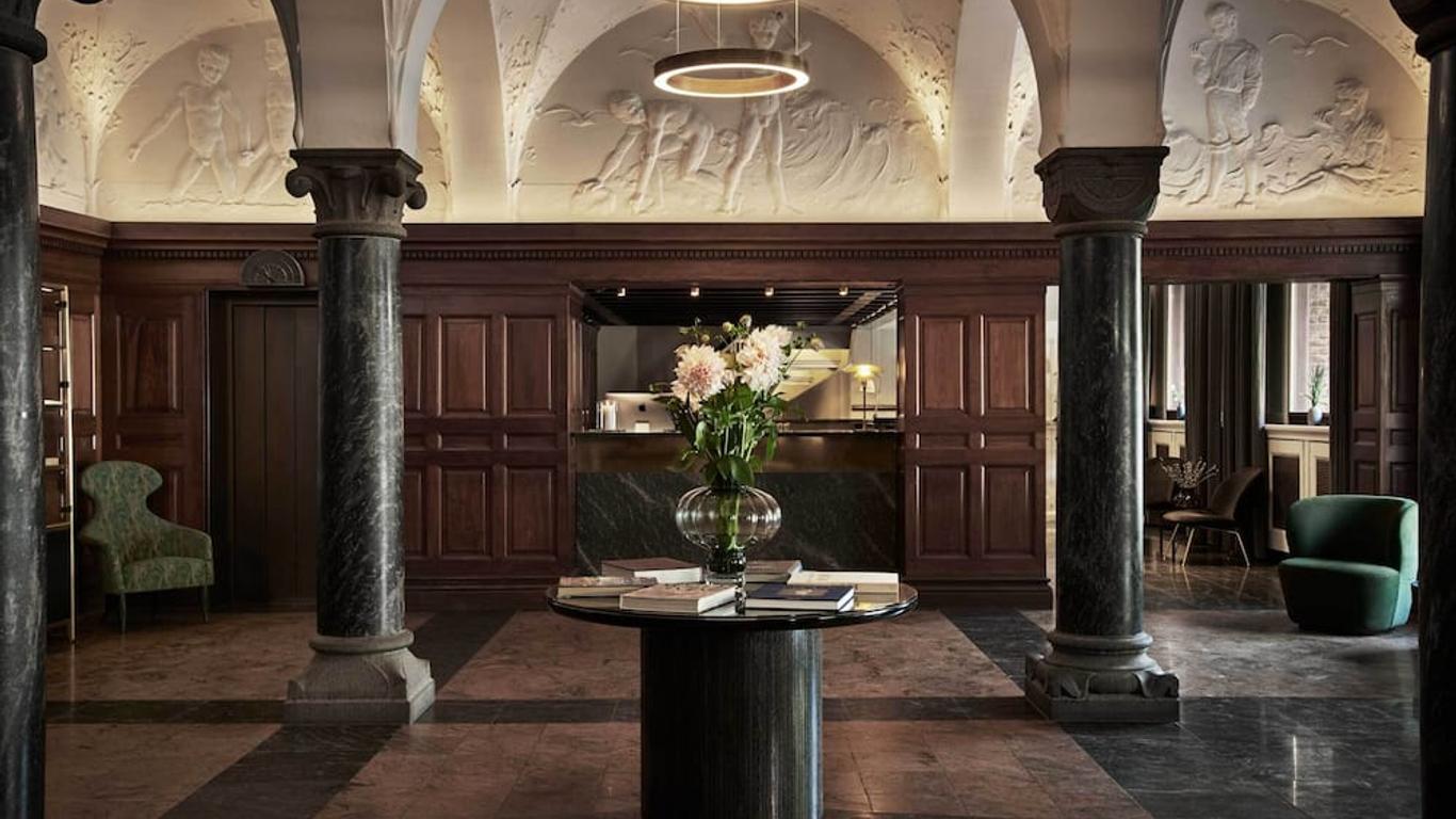 Ascot Hotel