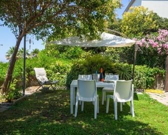Maison De Revel - Civitavecchia - Patio