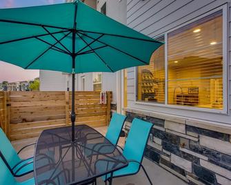 Elegant Townhome near Old Town, Breweries and River! - Fort Collins - Outdoors view