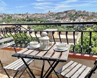 بي آند بي فيلا أمبرا - نوتو - شرفة