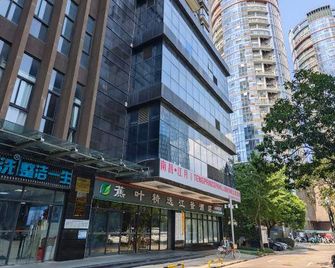 Jiangyue. River View 180° Two Shores Scenic Homestay (Nanchang Qiushui Square) - Nanchang - Edificio