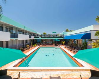 瀑布南品質酒店 - 瀑布 - 邁阿密 - 游泳池