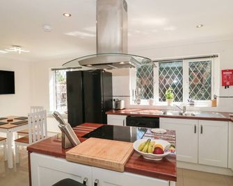 1 Charlotte Close - Bournemouth - Kitchen