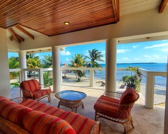 Lucky Duck Villa - Private Beach Escape - Maya Beach - Balcony