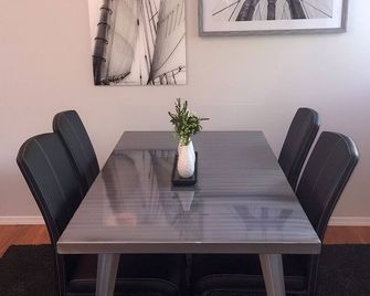 Zen Cottage in Close In NE Alberta Arts Area, Sleeps 2 Private and Sanitized!! - Portland - Dining room