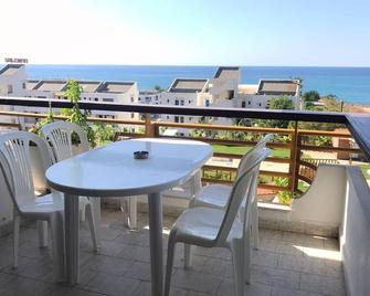 Solemar resort, Kaslik, all Fees are included Generator, electricity, wifi,etc - Kaslik - Balcony