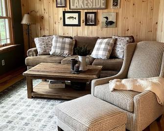 Adirondack Cabin - Schroon Lake - Living room