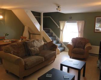 The Coach House Self Catering Apartments - Ballymena - Living room