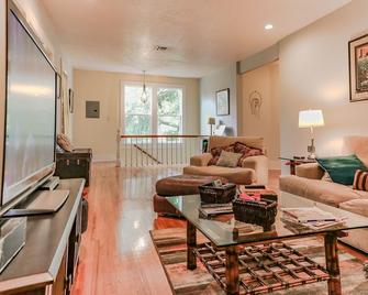 The Big White House Lcla - Lake Charles - Living room